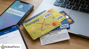 Carte prepagate e smartphone con app di home banking su scrivania accanto a un laptop, per aggiornamenti su nuove limitazioni